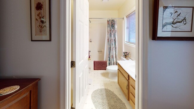 Building Photo - Short Term Furnished House