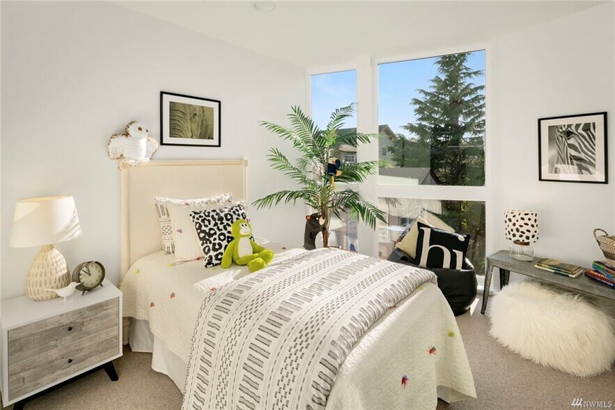 Floor to ceiling windows in bedrooms have window coverings. - 818 N 47th St