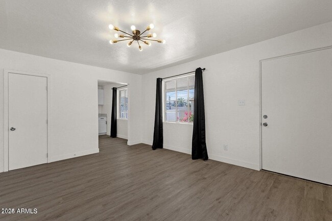 Building Photo - 325 N 18th Dr