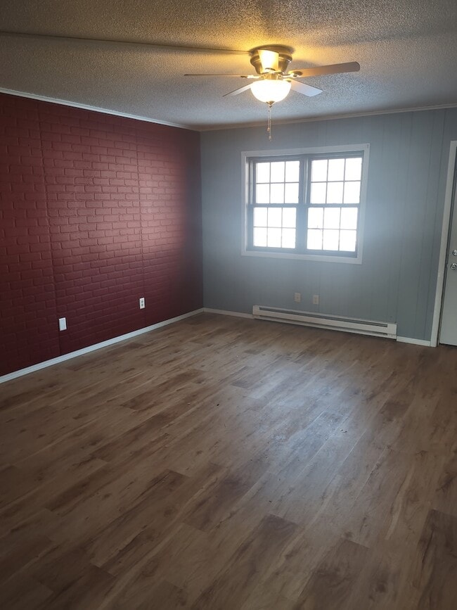 Building Photo - 405-D Church-