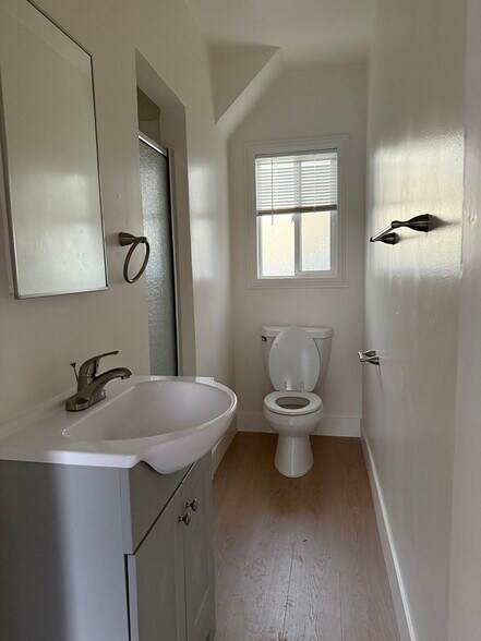 bathroom w/ shower - 6167 Riverside Ave