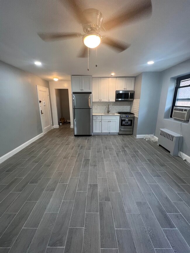 Building Photo - 165 Vroom St