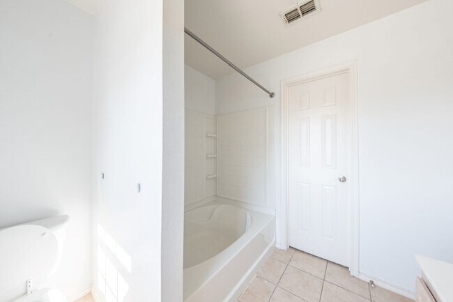 Building Photo - 520 Lewis Canyon Ln