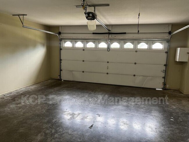 Building Photo - 2109 Barrington Dr