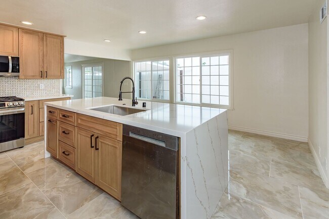 Building Photo - Your Newly Renovated Huntington Beach Oasi...
