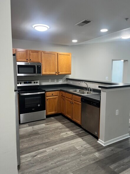 Building Photo - 3716 Cotswold Ave
