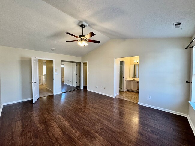 Building Photo - Ready NOW!! A 3-Bedroom Townhome w/Attache...