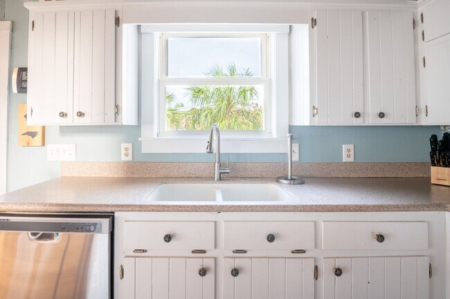 Building Photo - TIME TO SECURE YOUR BOATER'S PARADISE FOR THE FALL OF '25-SPRING OF '26