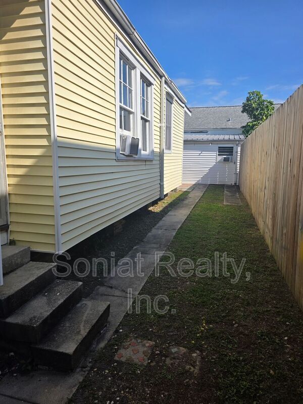 Building Photo - 4607 Bienville St