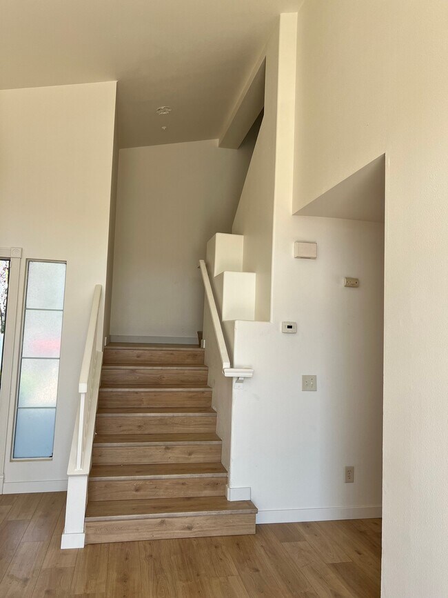 Building Photo - 5709 Kensington Pl
