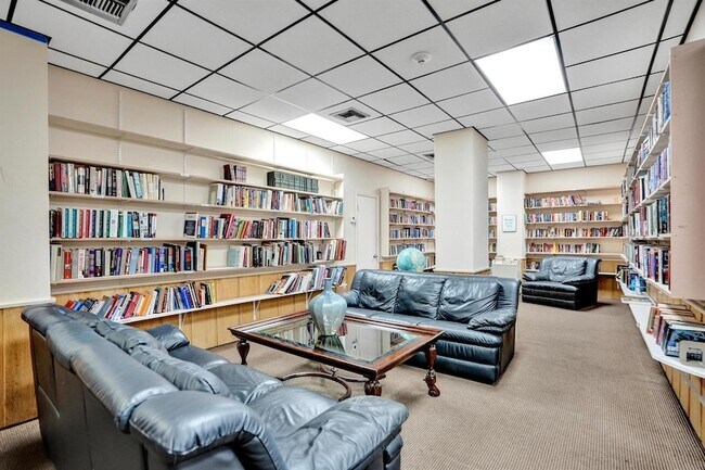 Building Photo - 1360 S Ocean Blvd