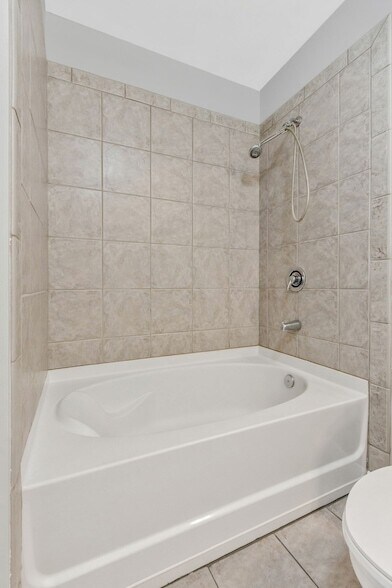 Building Photo - 415 Church St