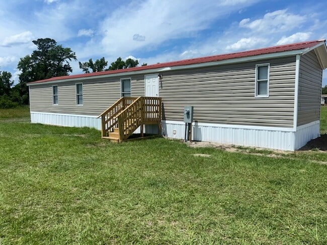 Building Photo - 3-bedroom, 2-bath mobile home