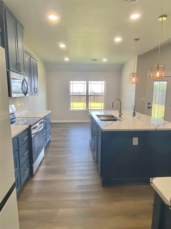 Building Photo - 210 Meadowlark Ln