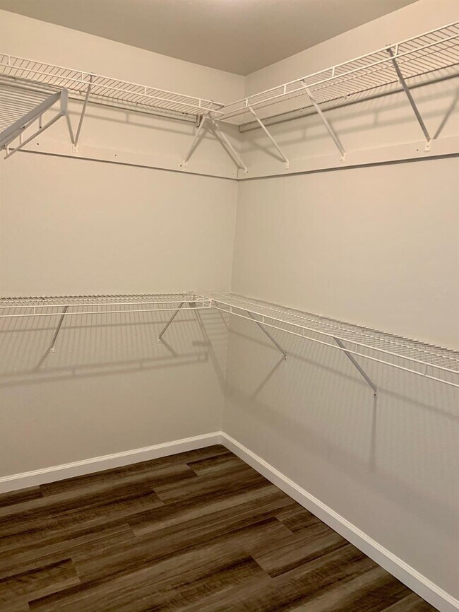 Building Photo - 5570 W Los Altos Ave