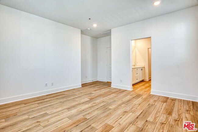 Building Photo - 5603 Kate Way