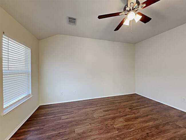 Building Photo - 20111 Niagara Fls Dr