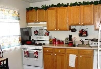 Building Photo - 611 S Leo Ave