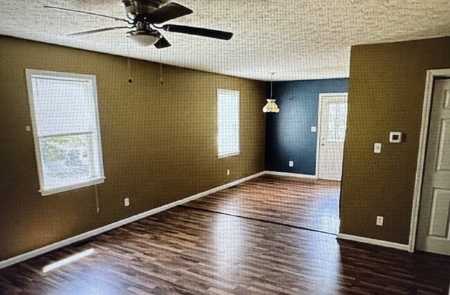 Building Photo - 18 Grove Hills Dr