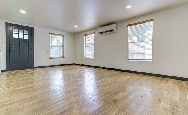 Building Photo - 1711 Brentwood St