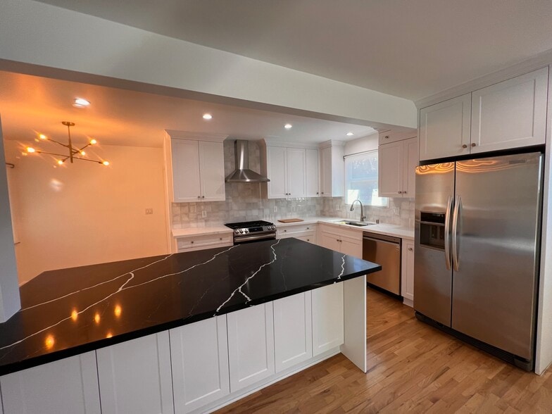 Building Photo - 6641 Glade Ave