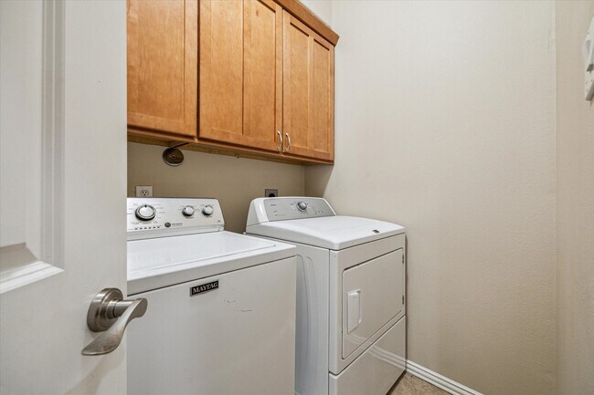 Building Photo - 5629 Dolores St