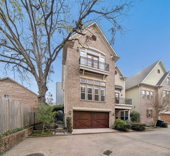 Building Photo - 2024 Vermont St