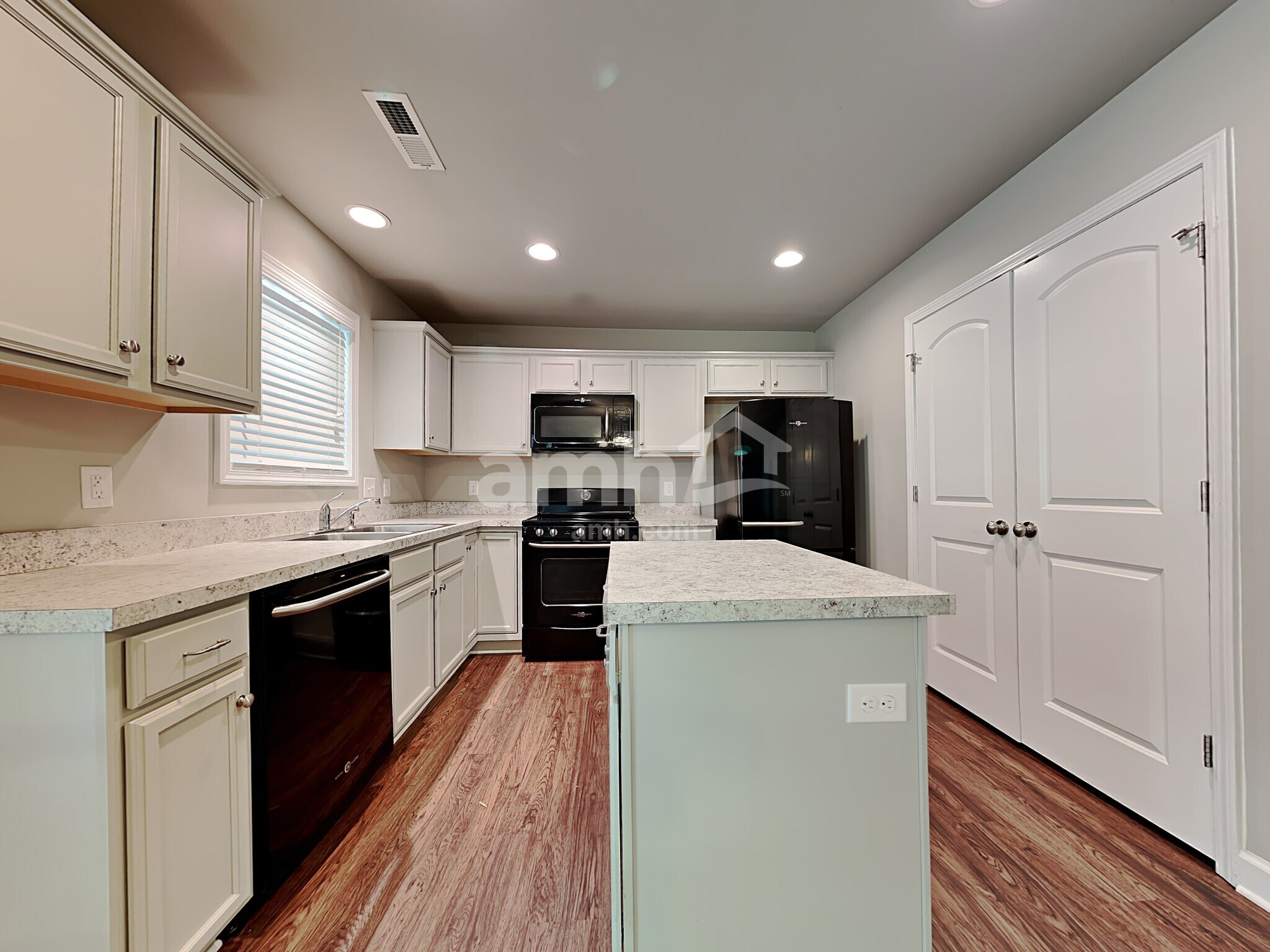 Building Photo - 200 N Wentworth Dr