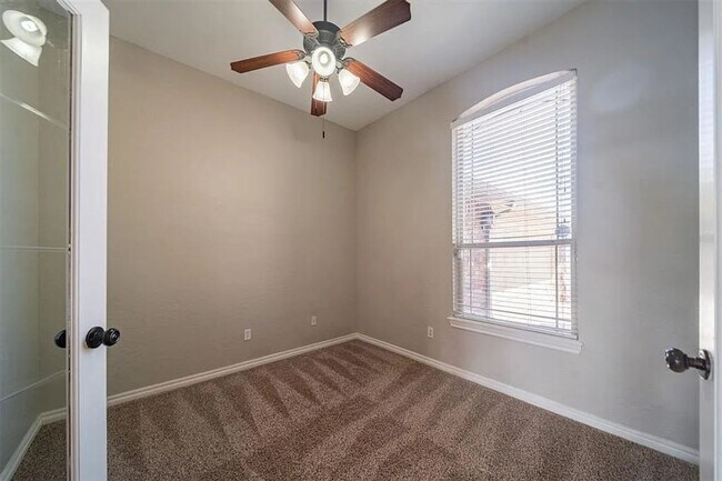 Building Photo - 1105 Kelsi Dr