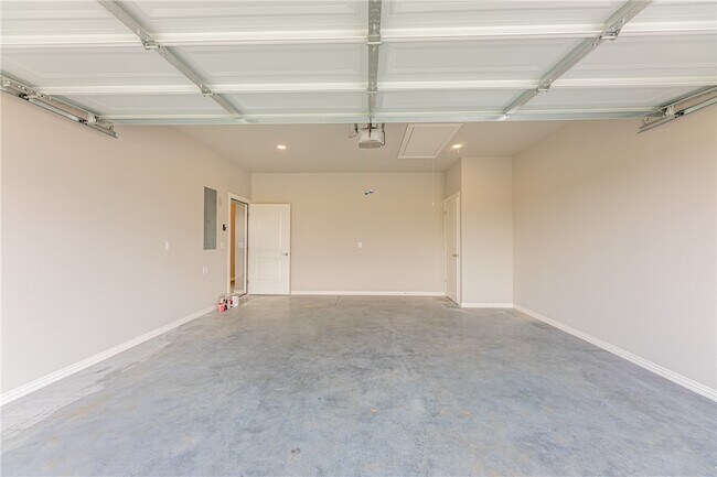 Building Photo - 1702 SW Poigai Wy