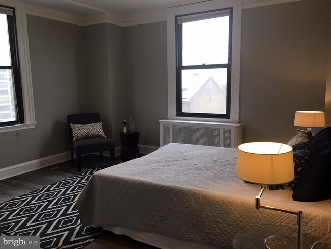 Building Photo - 2031 Locust St