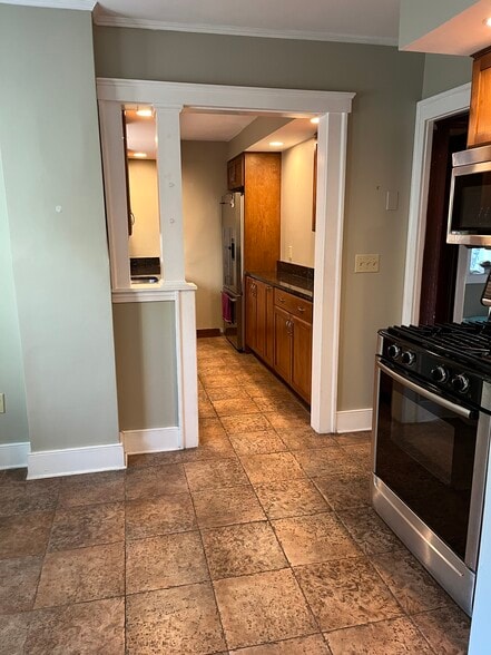 Kitchen - 27 Clearwater Dr
