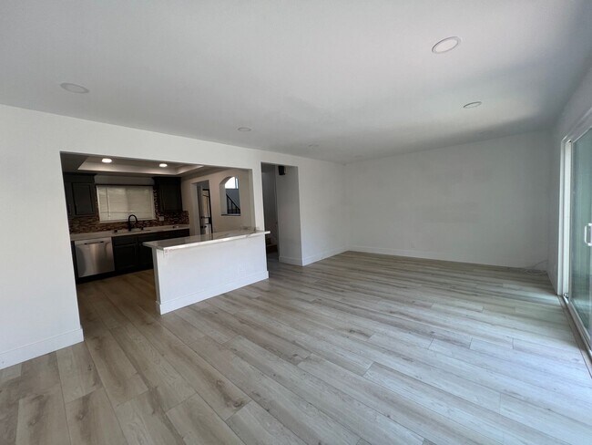 Building Photo - Charming upgraded home!