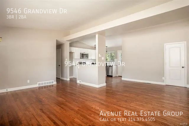Building Photo - 9546 Grandview Dr