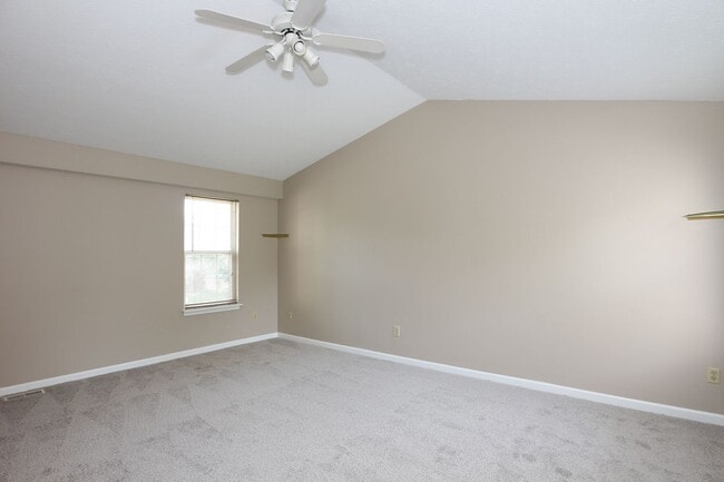 Building Photo - Large 5 Bedroom Westfield Home!