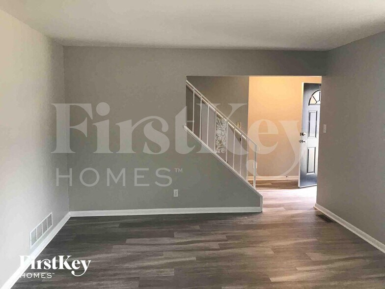 Building Photo - 1758 Hilltree Dr