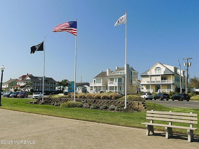 Building Photo - 203 5th Ave