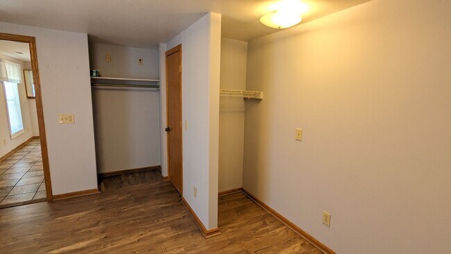 Building Photo - Duplex with in-unit laundry