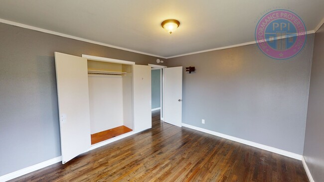 Building Photo - Oregon City - Three Bedroom Bungalow, Comp...