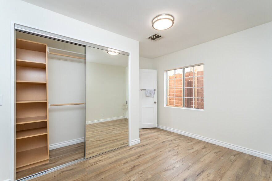 Building Photo - 5617 Katherine Ave