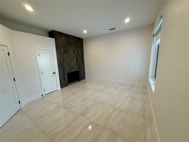 Building Photo - 1359 Harbor Dr