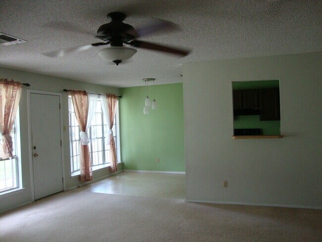 Building Photo - Pipers Meadow