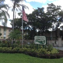 Building Photo - 4154 Inverrary Dr