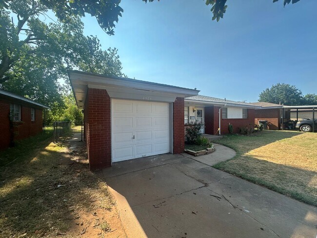 Building Photo - 2524 Eagle Dr