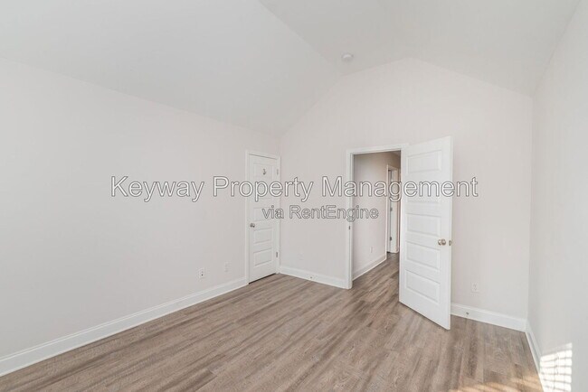 Building Photo - 319 Sumac Trail