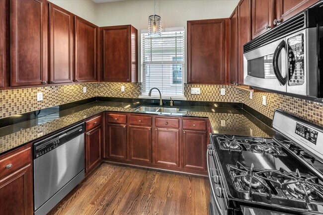 Building Photo - 1715 W 24th St