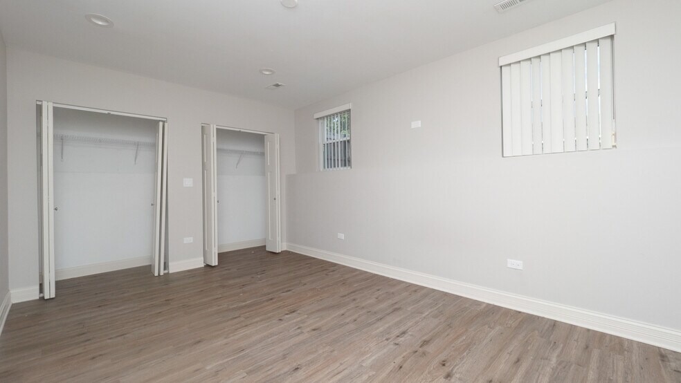 Building Photo - 4735 S Michigan Ave