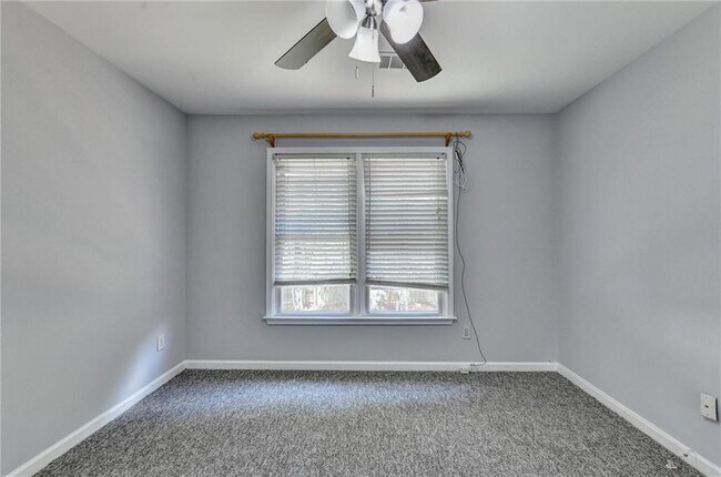 Building Photo - 2835 Crestmont Ct