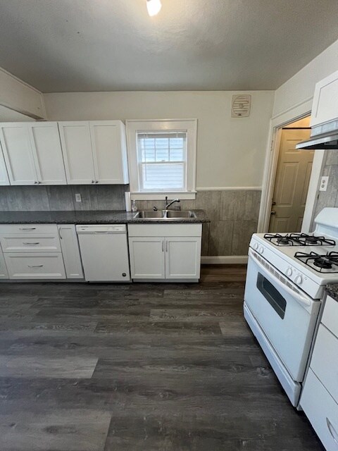 Kitchen - 1212 W Carson St