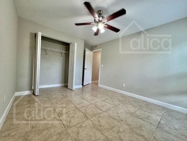 Building Photo - 735 Gelaso St SW